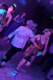 Oslava sa konala 3.5.2025 na oslave hral DJ MARK - DJ NA OSLAVY
